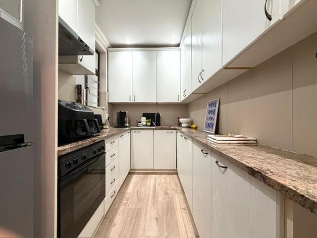 1 Bedroom Property for Sale in Sea Point Western Cape